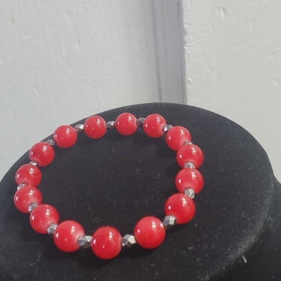 Red and Silver Elastic Bracelet. 🌴 - Picture 5 of 5